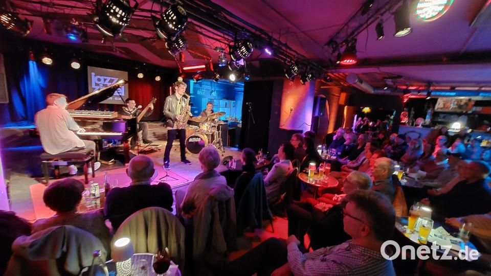 Das Bistrot Paris ist an diesem Abend mit 150 Gästen übervoll. Bild: Kunz