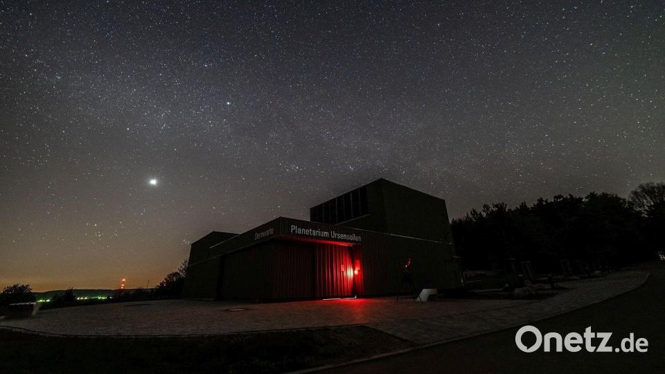 Zum ersten Mal findet im Planetarium Ursensollen eine Lesung statt: Am 3. Mai liest Rudolf von Waldenfels dort unter der Sternenkuppel aus seinem Roman &quot;In die Nacht&quot;. Bild: Sternfreunde Amberg-Ursensollen