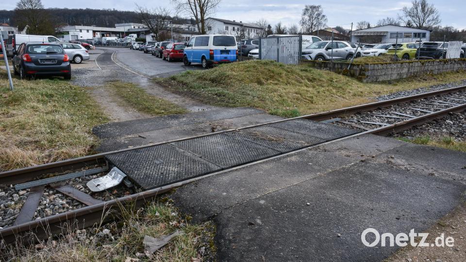 Der Bahnübergang &quot; Am Rohrweiher&quot; in Amberg, soll saniert werden. Bild: Stephan Huber