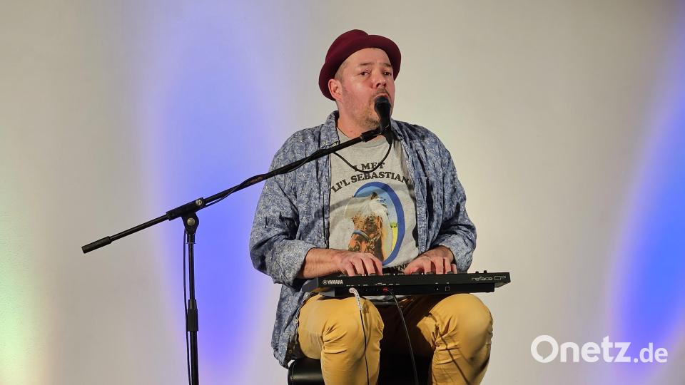 Manuel Wolff bringt musikalisch die Welt nach Störnstein. Bild: Manuela Watzl