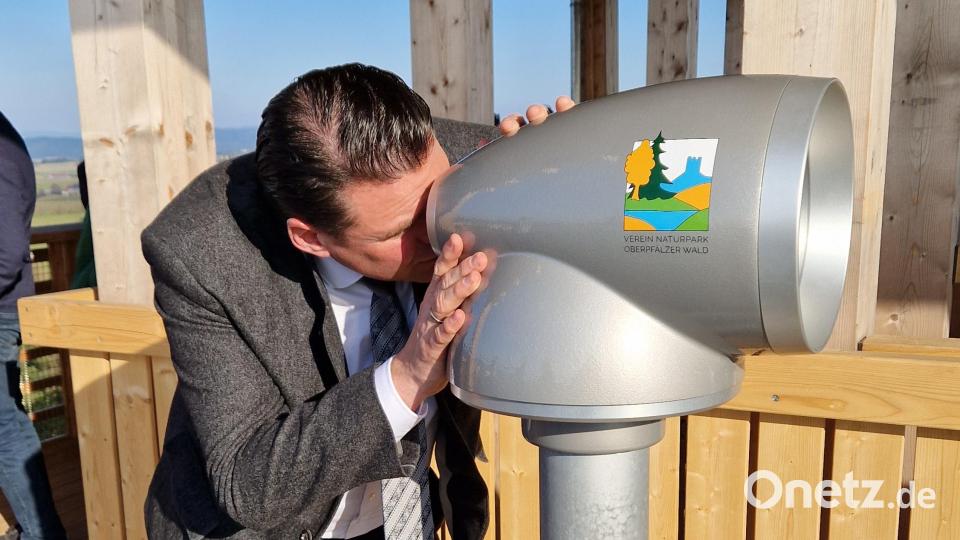 Der Vorsitzende des Vereins Naturpark Oberpfalz, Landrat Thomas Ebeling, &quot;durchschaut&quot; seinen Landkreis. Bild: mab