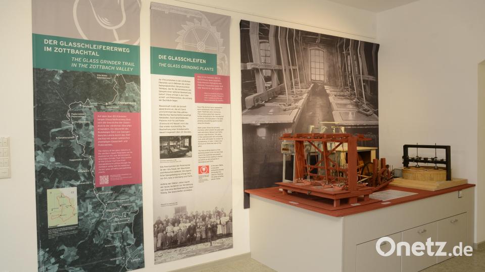 Das Stadtmuseum Pleystein bietet ab sofort Einblick in die Glasbearbeitung von einst, dazu Informationen über den &quot;Glasschleifererweg&quot; und die Glasbearbeitung. Bild: bey