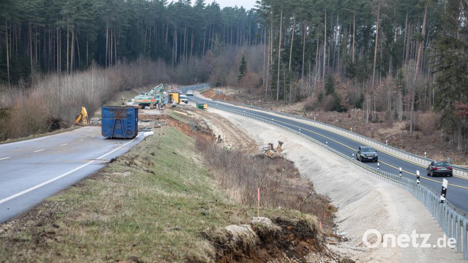 Wegen Brücken-Abriss ist auf der B 85 nahe Sulzbach-Rosenberg eine Umfahrung eingerichtet. Bild: Wolfgang Steinbacher