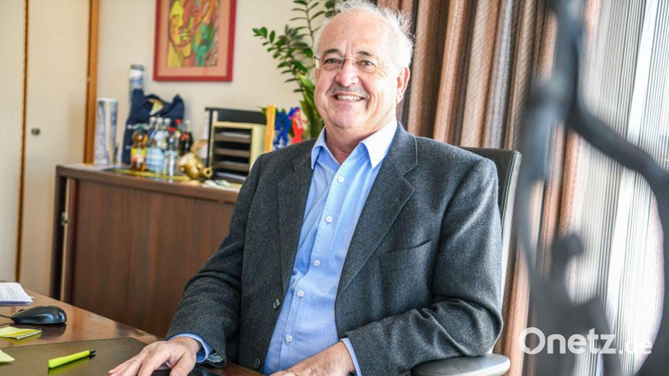 Essingens Bürgermeister Wolfgang Hofer unterstützt die Initiative von Lucas Fuchs für einen Dönerladen in der Gemeinde. Bild: Jason Tschepljakow/dpa