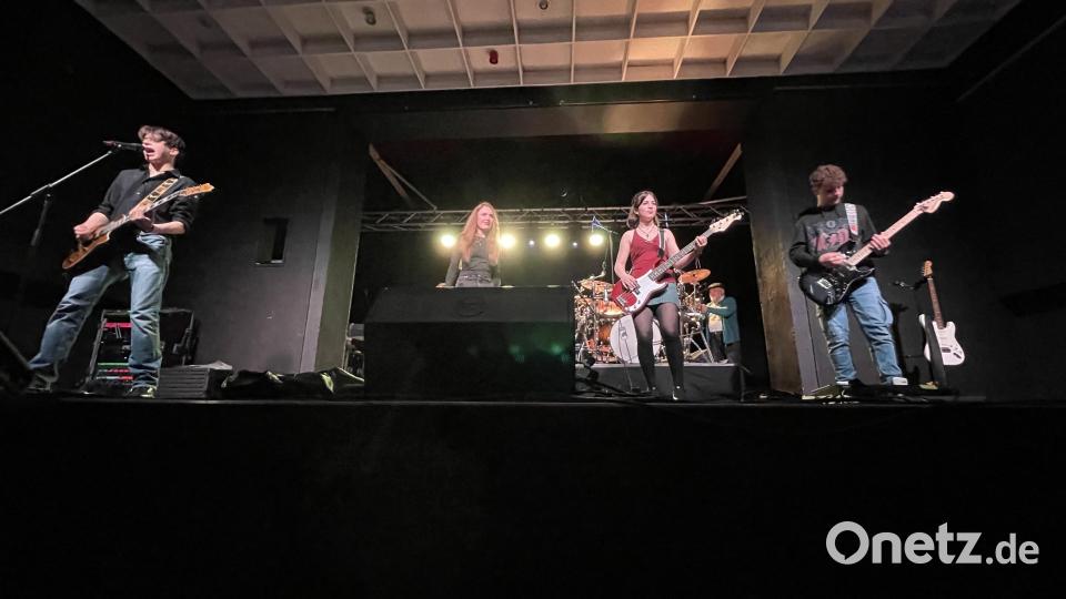 Die aus Schülern bestehende Band &quot;Nonsense&quot; erreicht mit ihren eigenen Songs den 3. Platz. Bild: Lukas Büchold