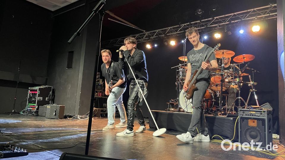 Die Schwandorfer Band &quot;Road Crue&quot; überzeugt mit eigenen Songs. Bild: Lukas Büchold