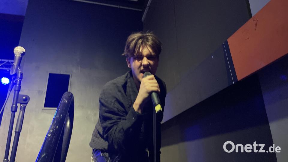 Die Band &quot;Road Crue&quot; zeigt eine Show, die im Gedächtnis bleibt. Bild: Lukas Büchold