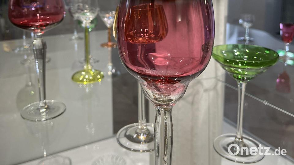 Prunkvoll sind die Exponate der neuen Ausstellung „Lebensart und Tafelfreude“ im Kultur-Schloss Theuern. Bild: Christine Hollederer