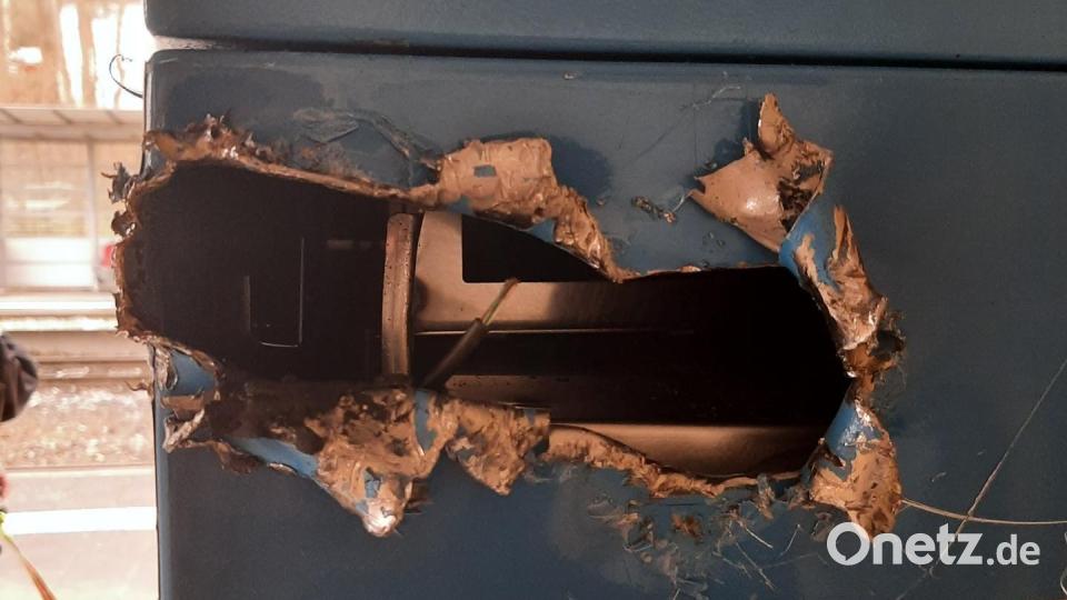 Ein Metallstück ist herausgetrennt worden. Bild: Christopher Dotzler