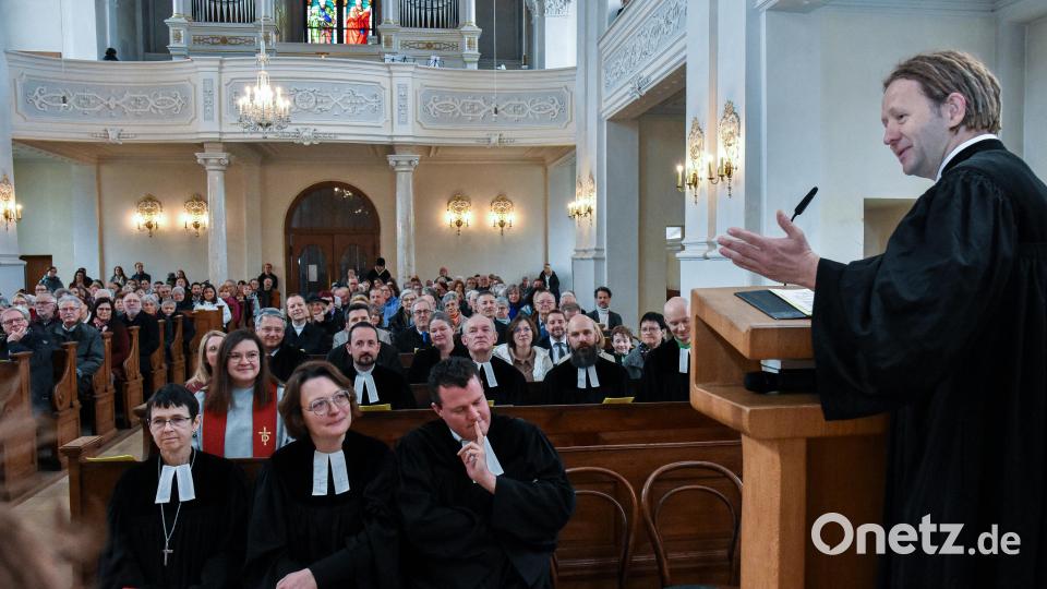 Einführungsgottesdienst von Pfarrein Julia und Pfarrer Christoph Maser in der Paulanerkirche in Amberg. Rechts im Bild Pfarrer Bernd Schindler. Bild: Stephan Huber