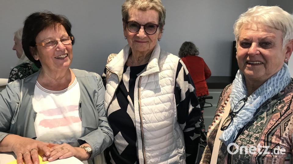 Die Damen vom Seniorenkreis Dreifaltigkeit und dem VdK (Mitte). Sie freuten sich über die Möglichkeit, am Seniorenforum teilzunehmen. Bild: mma