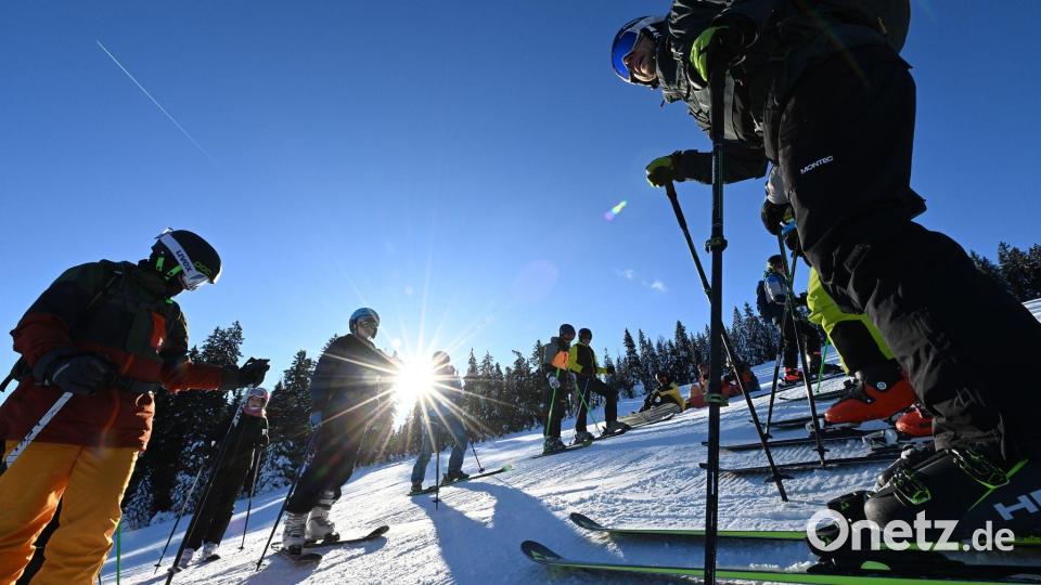 Skifahren auf Klassenfahrten könnte zum Auslaufmodell werden. (Archivbild) Bild: Angelika Warmuth/dpa