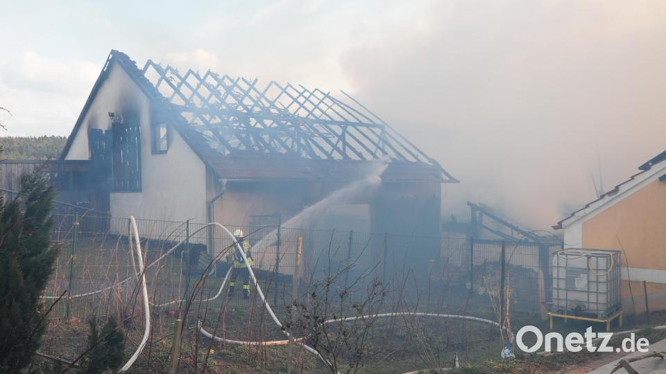 Ein ehemaliges Stallgebäude ist in Wolfersdorf bei Kastl abgebrannt. Bild: Wolfgang Steinbacher