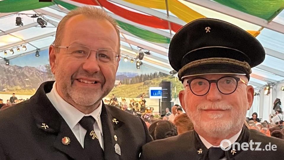 Der bayerische Bergknappen-Landesvorsitzende Armin Kraus (links) und der Bundesvorsitzende Bernd Stahl verstehen sich gut. Bild: ksa