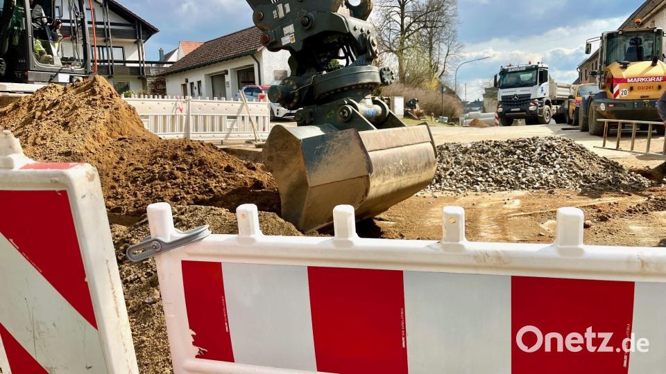 Wegen Kanalbauarbeiten muss ein Teil der Püchersreuther Straße in Floß ab Montag voll gesperrt werden. Bild: Gabi Schönberger