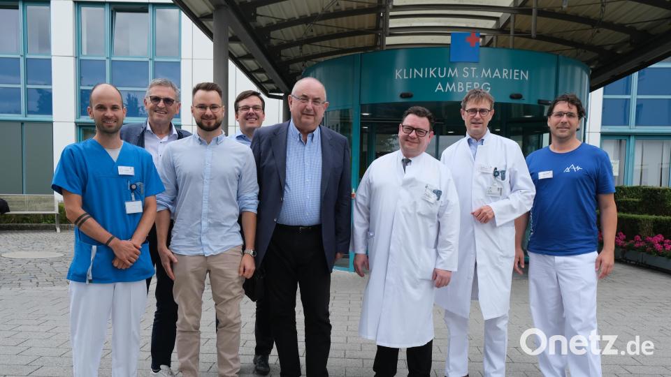 Prof. Jindirch Fínek (Mitte), Dekan der Universität Pilsen verschaffte sich einen Eindruck vom Klinikum. Bild: Klinikum/Uschold