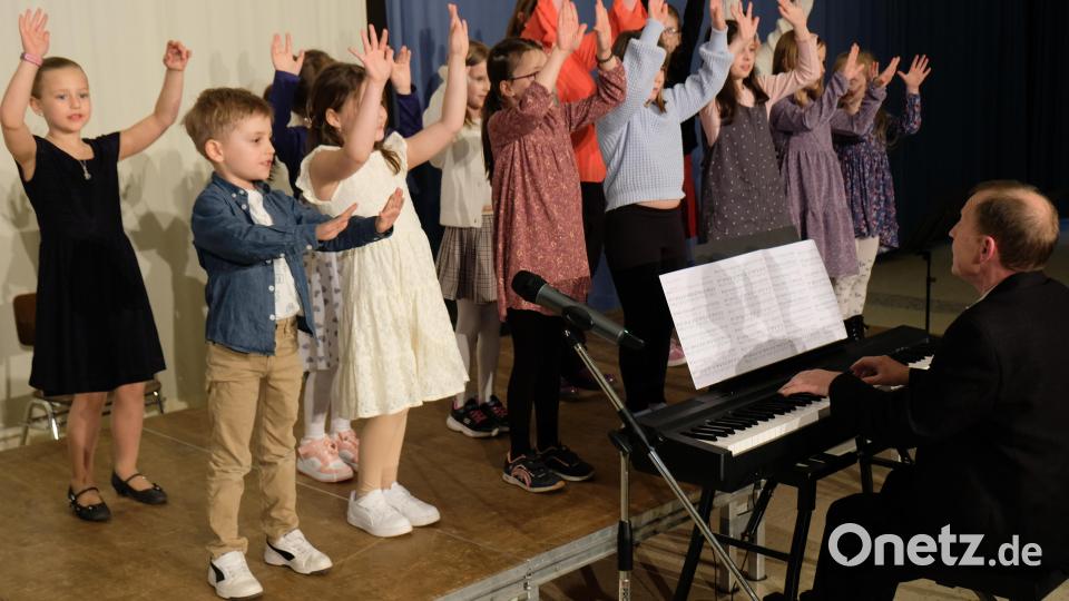 Frisch, frei und fröhlich sang sich der Kinderchor in die Herzen der Hörerschaft Bild: do