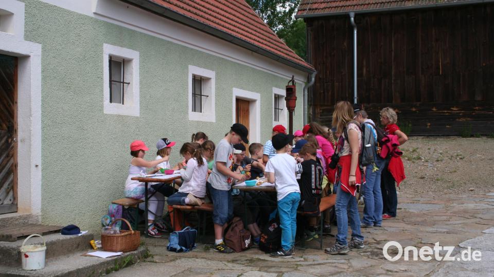 Beim Workshop &quot;Ein Abenteuer mit Stift und Papier&quot; darfst du in eine ganz andere Rolle schlüpfen. Bild: Bettina Kraus