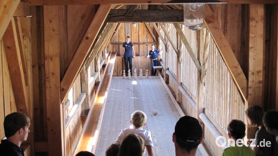 Lust auf Kegeln? Auch das ist im Freilandmuseum Oberpfalz möglich. Bild: Elisabeth Götz