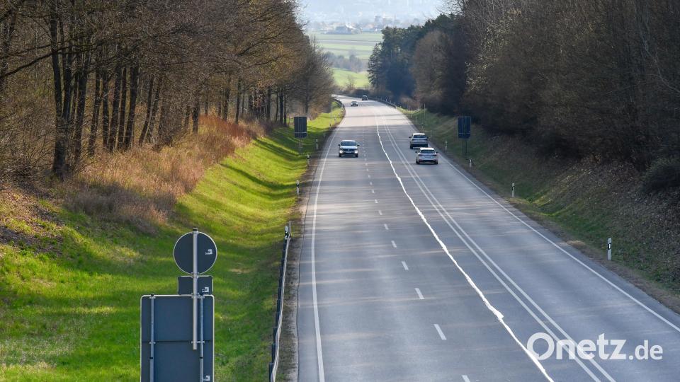 Entlang dem Autobahnzubringer, der Bundesstraße 299 zwischen Amberg und Ursensollen wird ein Radweg gebaut. Bild: Petra Hartl