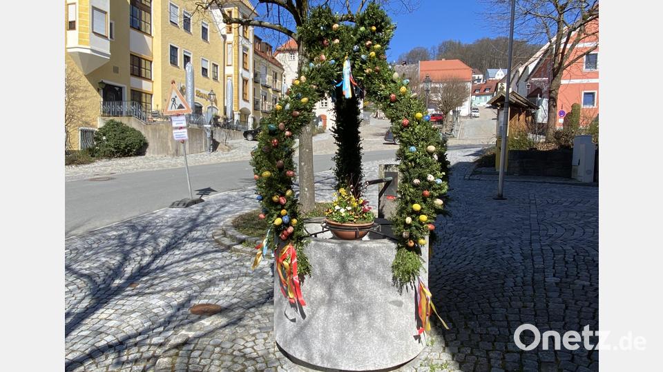Osterbrunnen am Marktplatz in Tännesberg. Bild: Josef Glas