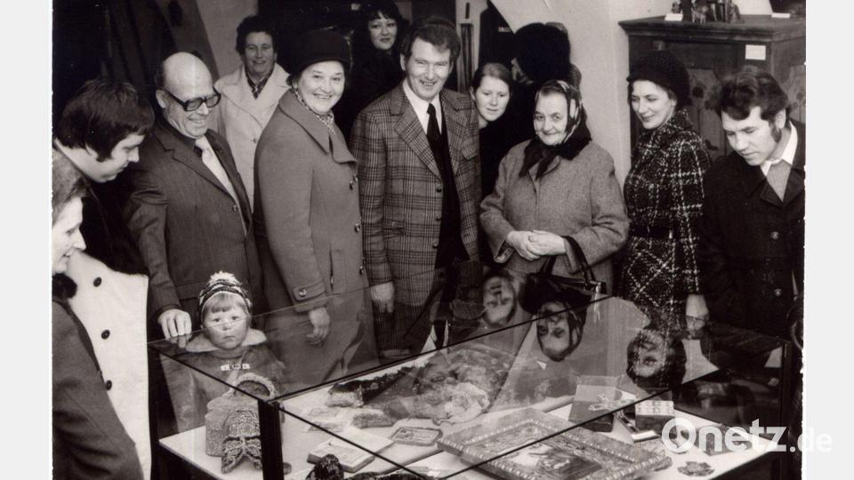 Frühjahr 1975: Bei einem Tag der offenen Tür durften Besucherinnen und Besucher einen ersten Blick auf die Sammlung des neu gegründeten Stiftlandmuseums werfen. Bild: Stiftlandmuseum/Gammanick/exb
