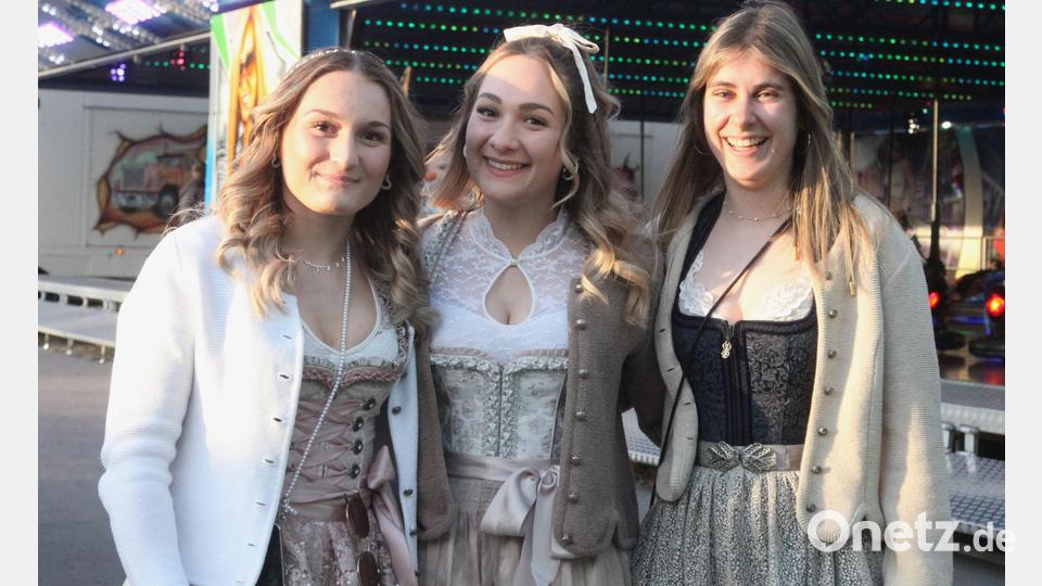 Sie freuen sich auf ein paar unterhaltsame Stunden beim Wackersdorfer Volksfest. Bild: Hirsch