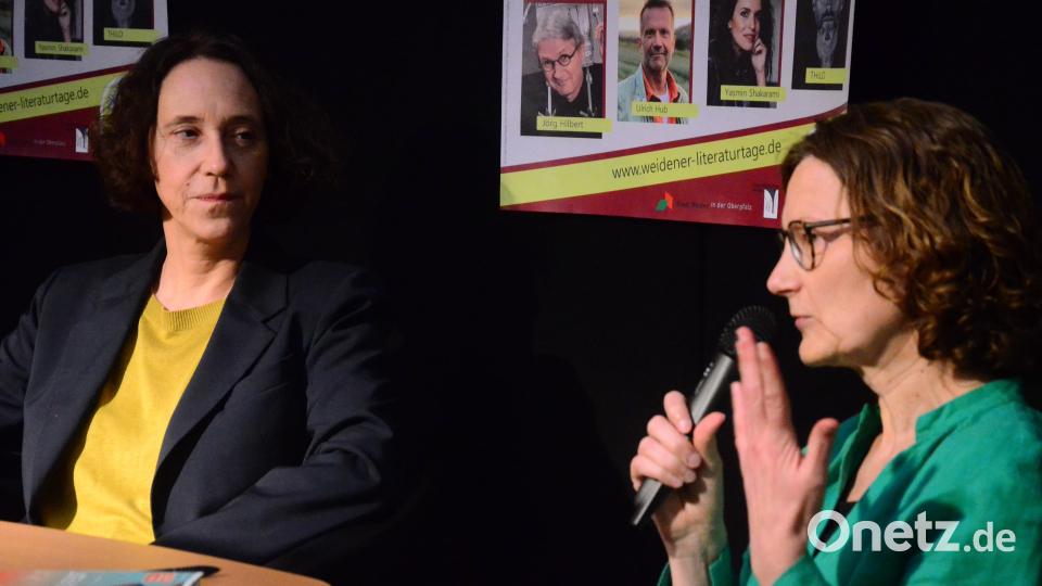 Buchhändlerin Maria Rupprecht (rechts) und Autorin Lucy Fricke plaudern aus dem Nähkästchen der Buchbranche. Bild: Kunz