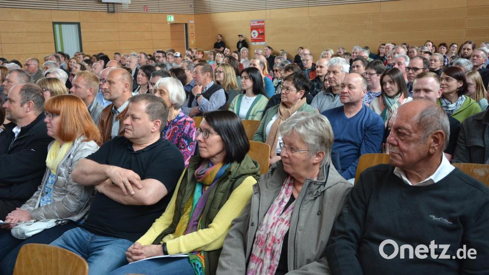 Fast 300 Besucher kamen trotz schönen Wetters zu dem Konzert. Bild: jr