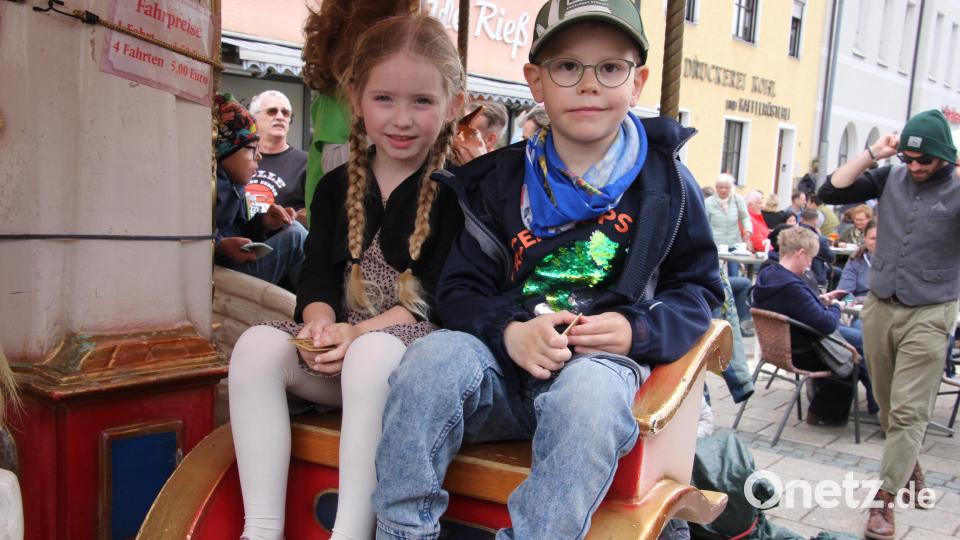 Was gibt es Schöneres, als eine Fahrt in einem Nostalgie-Karussell. Bild: kro
