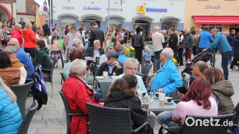 Auch die Cafés am Oberen Marktplatz brauchten sich über mangelnden Besuch nicht zu beschweren. Bild: kro