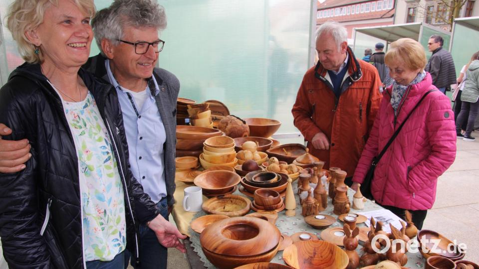 Handwerkliche Holzbehältnisse waren zu sehen. Bild: kro