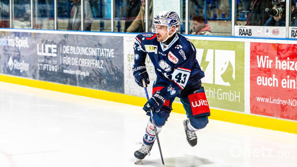 Fabian Ribnitzky bleibt bei den Blue Devils Weiden. Bild: Elke Englmaier/exb