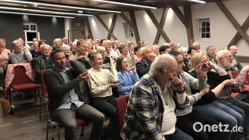 Die Besucher hatten viel Spaß bei den Gesängen mit Gesten. Bild: mma