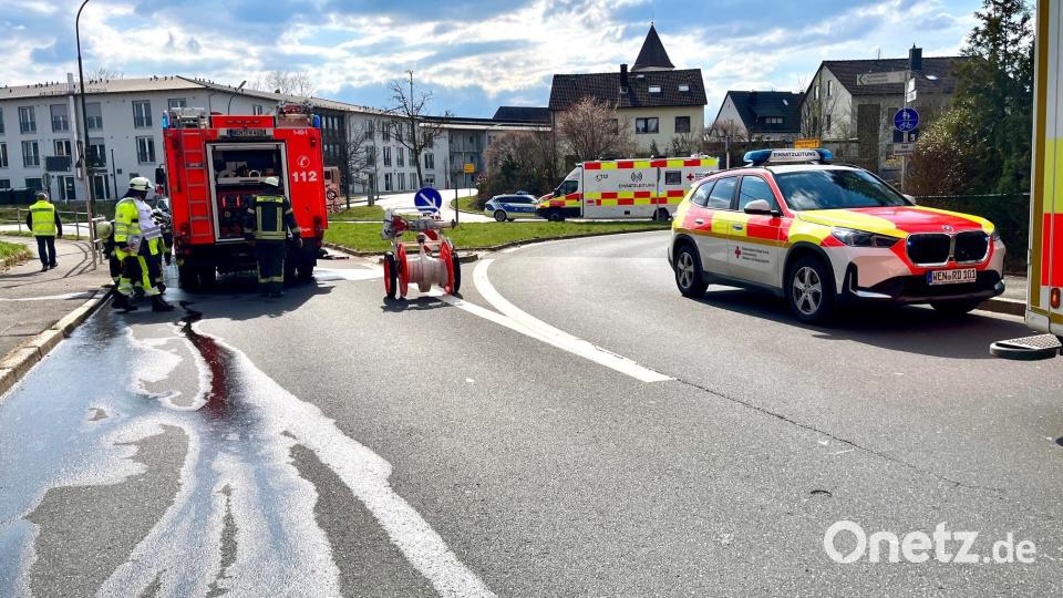 Wegen des Brandes war die B22 kurzzeitig gesperrt. Bild: Gabi Schönberger