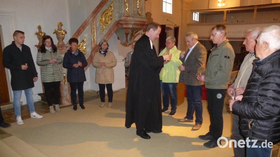 Im Gedenken an Jesu Erlösungswerk feierten die Gläubigen das Abendmahl. Bild: bk