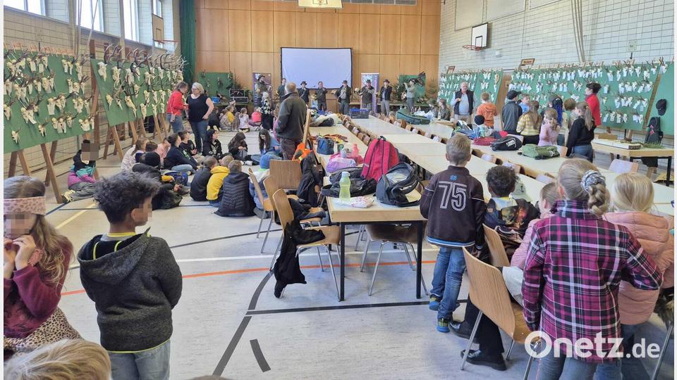 Mehrere Schulklassen waren beim Rahmenprogramm der Hegeschau der Hegegemeinschaft Eslarn zu Gast. Bild: Ludwig Hartl