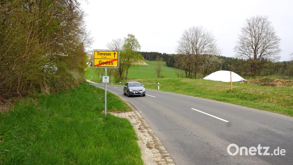 Wegen Bauarbeiten ist die Kreisstraße TIR 8 zwischen Godas und Trevesen bei Pullenreuth von 28. April bis voraussichtlich 27. Juni voll gesperrt. Bild: bkr
