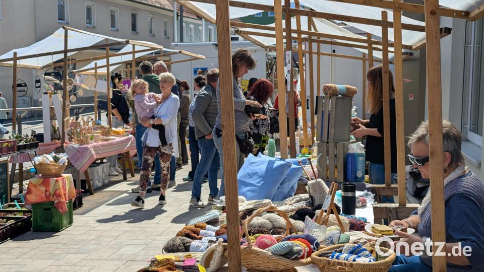 Handgemachtes, Deko und vieles mehr geht beim Markt über die Theke. Bild: wrl
