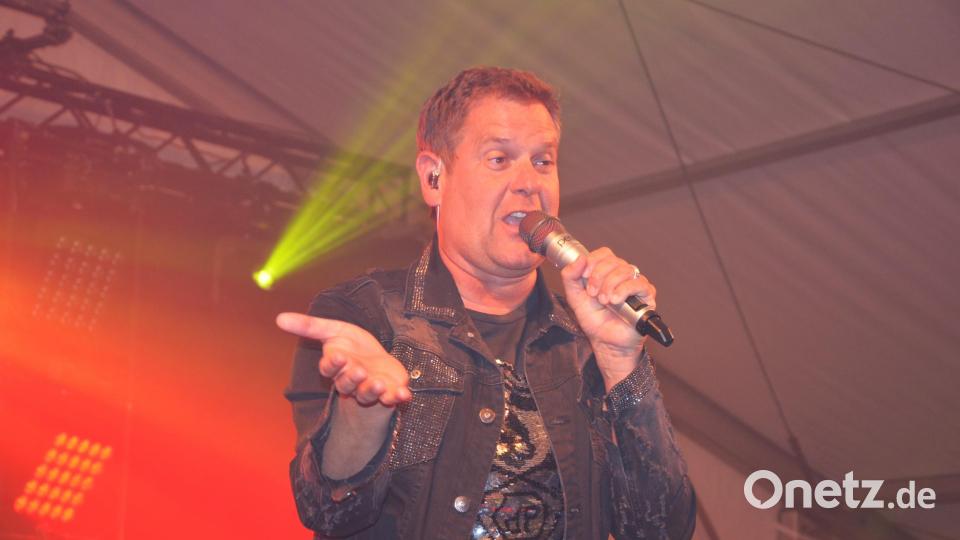 Mallorca-Star Peter Wackel bei seinem Auftritt in Arzberg. Bild: jr