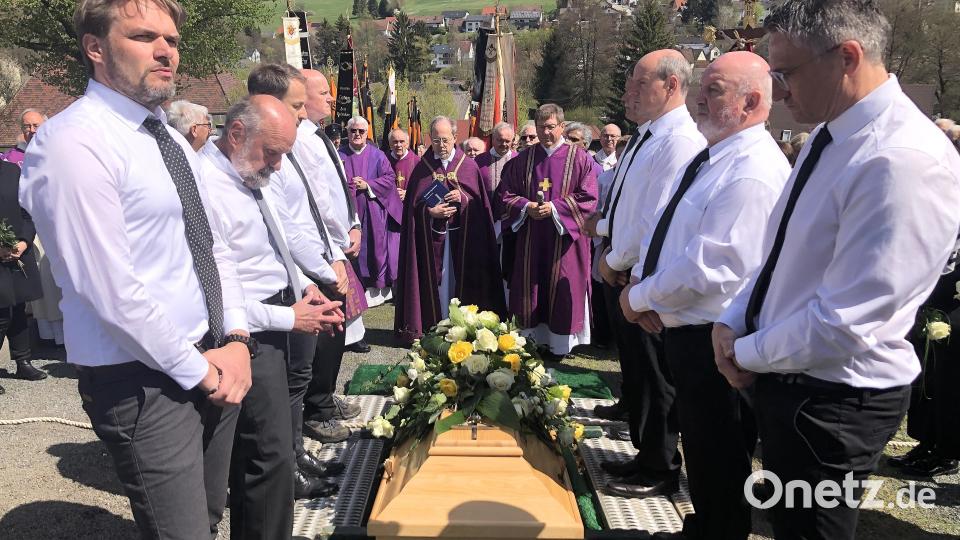 Monsignore Scharfs letzte Ruhestätte ist das Priestergrab am Friedhof von Ebnath. Bild: wro