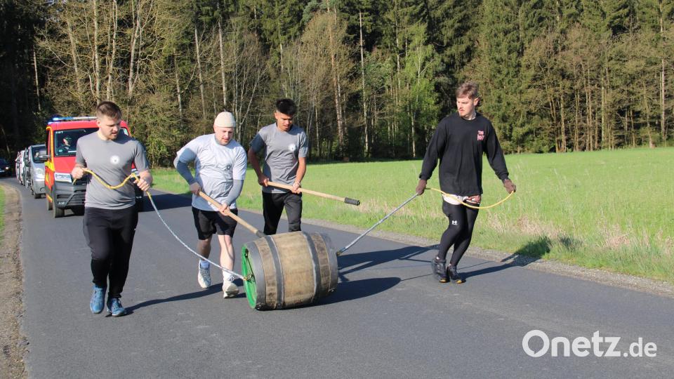 Die erste Steigung hinter Störnstein Richtung Püchersreuth ist geschafft. Solche erwarteten die Läufer aber noch häufiger auf der 56 Kilometer langen Strecke. Bild: prh