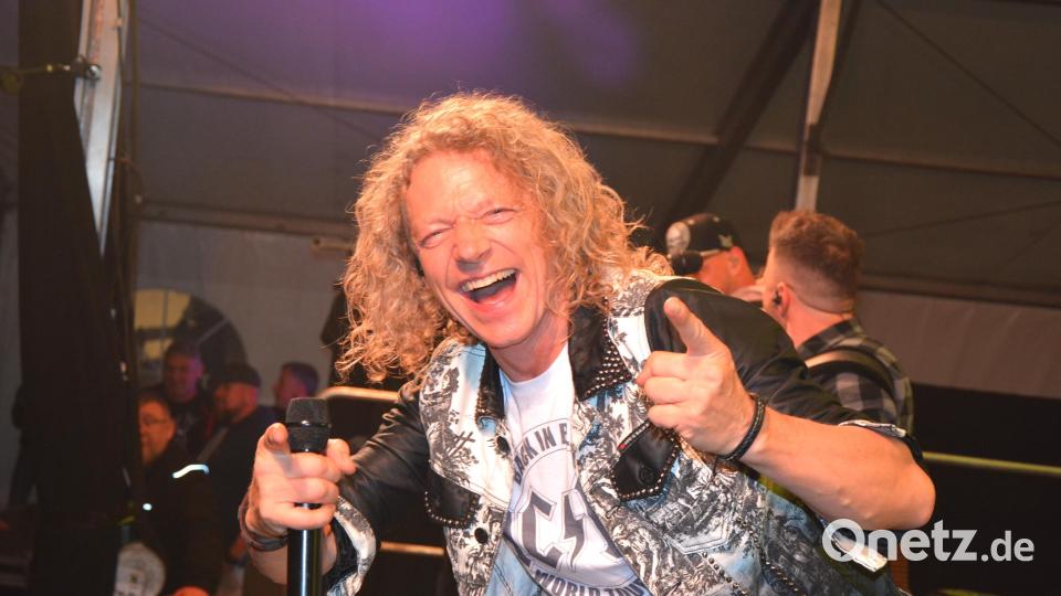 Leadsänger Thomas „Domml“ Wöhrl von den Troglauern. Bild: jr