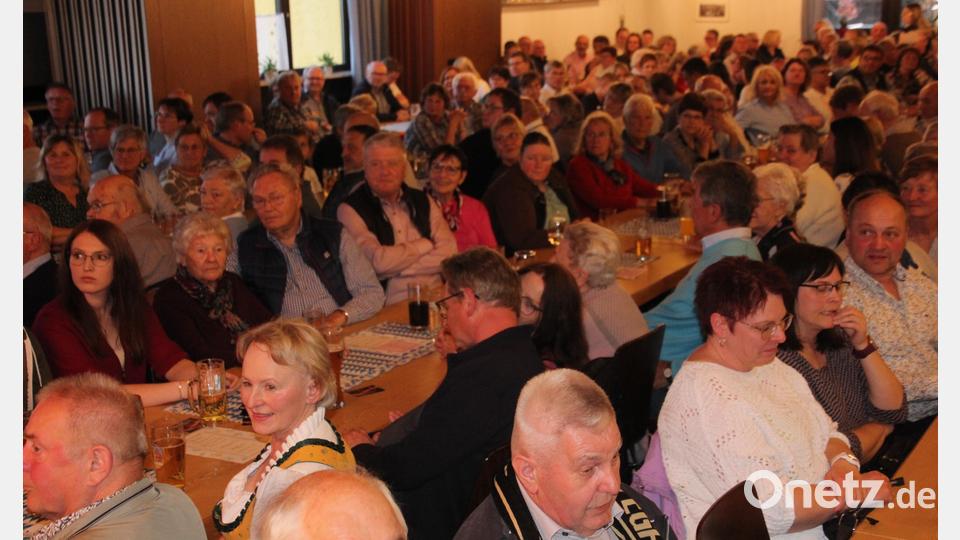 Die Mehrzweckhalle war voll besetzt, sie war seit Tagen ausverkauft. Bild: kro