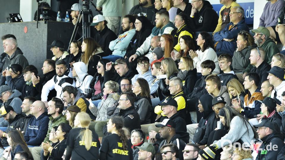 Bilder vom Spiel der Amberg Mad Bulldogs gegen die Augsburg Centurions. Bild: Hubert Ziegler