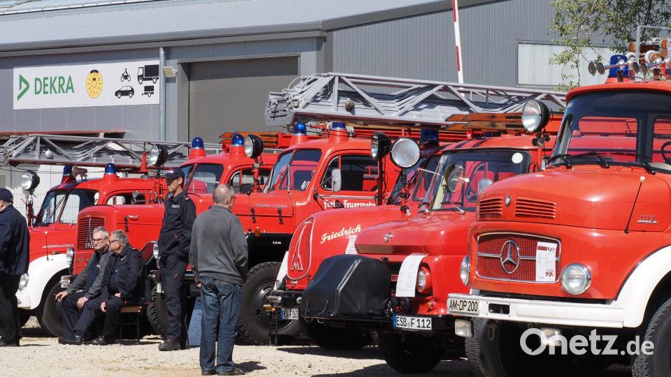 Liebhaber alter Fahrzeuge kamen beim Feuerwehr-Oldtimertreffen voll auf ihre Kosten. Bild: kek