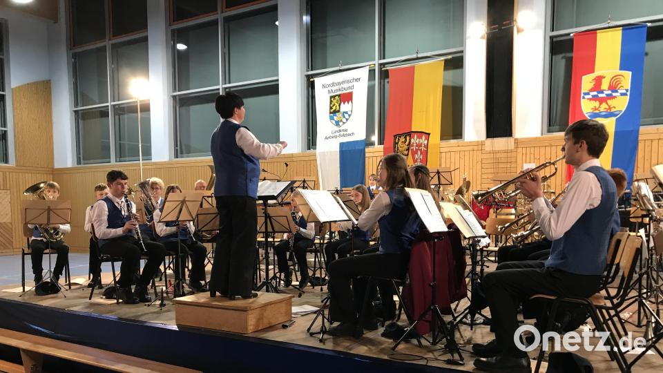 Viel Applaus bekam das NachwuX-Orchester unter der Leitung von Stefanie Glaser. Bild: mma