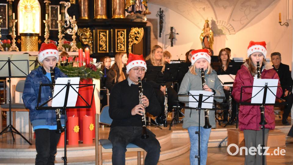&quot;Stille Nacht, heilige Nacht&quot; war vom Klarinettenensemble unter der Leitung von José Luis Criollo zu hören. Bild: rgr