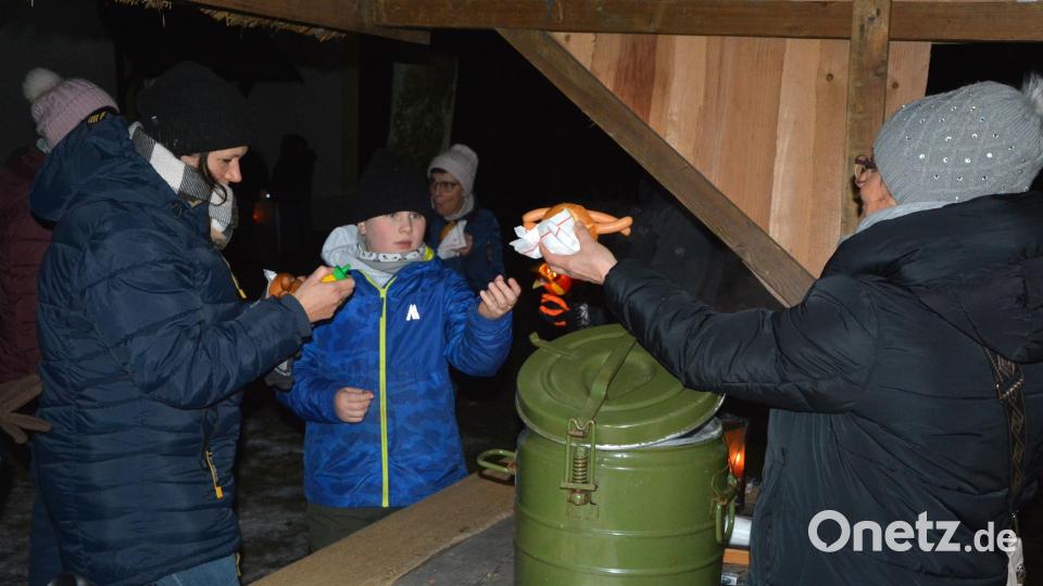 Warme Wiener schmeckten in der Kälte vorzüglich. Bild: jr