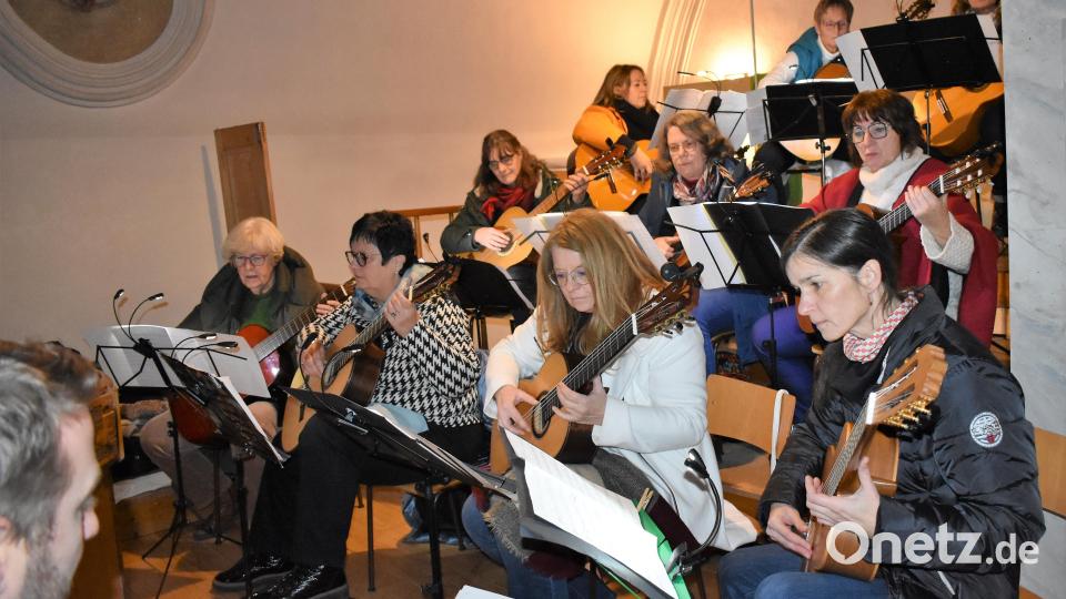 Leisere Töne kamen vom Gitarrenensemble. Bild: rgr